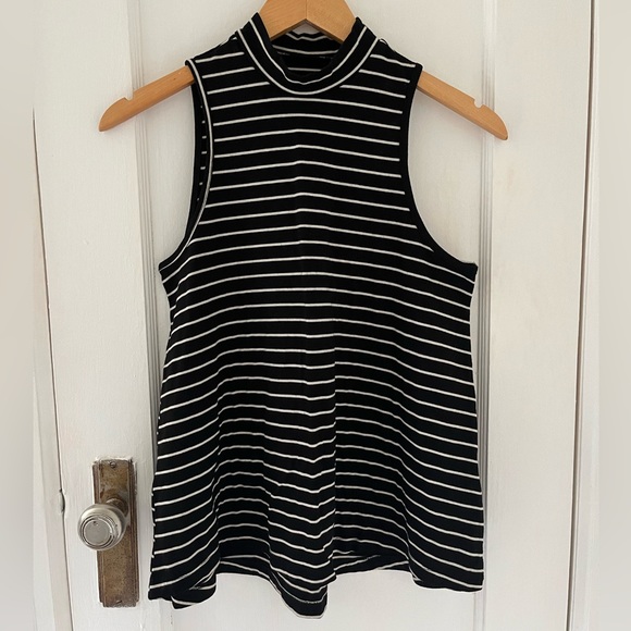 Halter Turtle-Neck - Picture 1 of 2